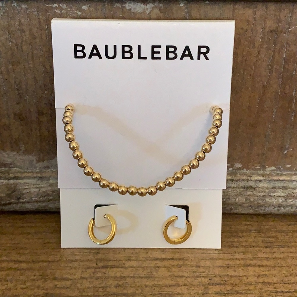 Bracelet and earrings
